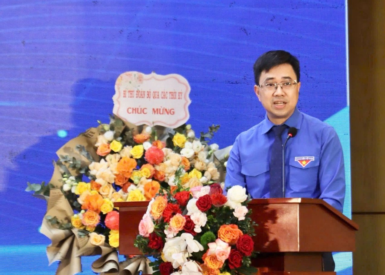 Bí thư Đoàn Thanh niên Chính phủ Bùi Hoàng Tùng đề nghị Đoàn Thanh niên Bộ NN-MT xây dựng lớp cán bộ trẻ 'vừa hồng, vừa chuyên', có bản lĩnh chính trị, kỹ năng số và khát vọng cống hiến. Ảnh: Nguyễn Thủy.