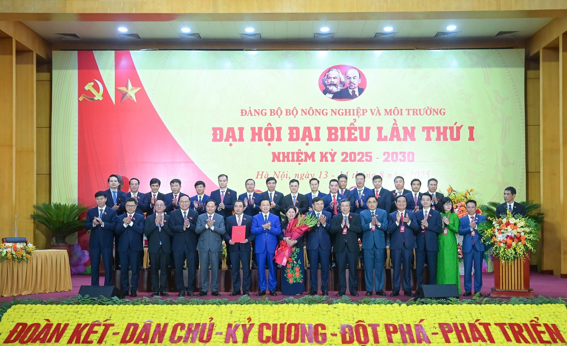 Ra mắt BCH Đảng bộ Bộ Nông nghiệp và Môi trường khóa I, nhiệm kỳ 2025-2030