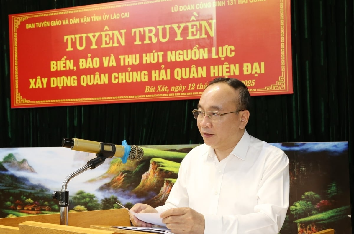 Lãnh đạo Ban Tuyên giáo và Dân vận Tỉnh ủy Lào Cai phát biểu tại buổi tuyên truyền. Ảnh: QT.