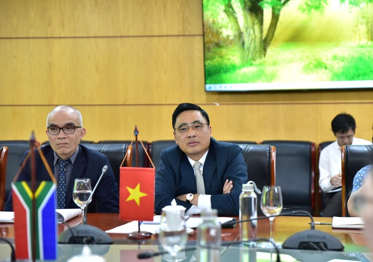 Thứ trưởng Bộ NN-MT Nguyễn Quốc Trị phát biểu tại cuộc họp. Ảnh: Kiều Chi.