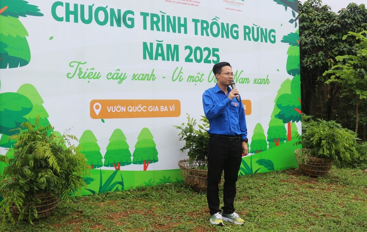 Bí thư Đoàn Thanh niên Bộ Nông nghiệp và Môi trường Tạ Hồng Sơn phát động chương trình. Ảnh: Phạm Hiếu.