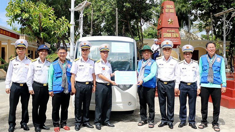 Hướng về biển đảo quê hương