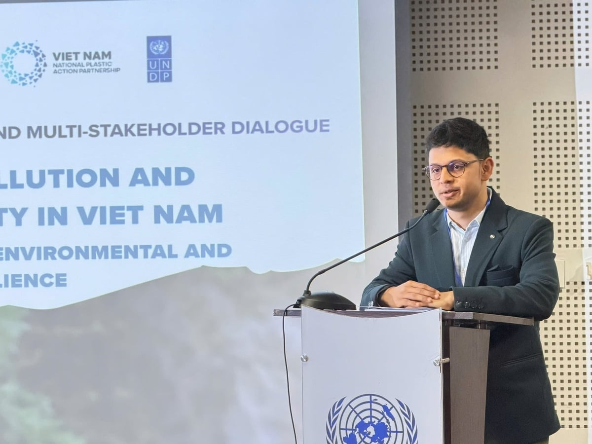 Ông Jeet Kar - Trưởng nhóm Chiến lược và Chính sách của Chương trình GPAP - Diễn đàn Kinh tế Thế giới - phát biểu khai mạc lễ công bố báo cáo. Ảnh: Minh Hạnh.&nbsp;