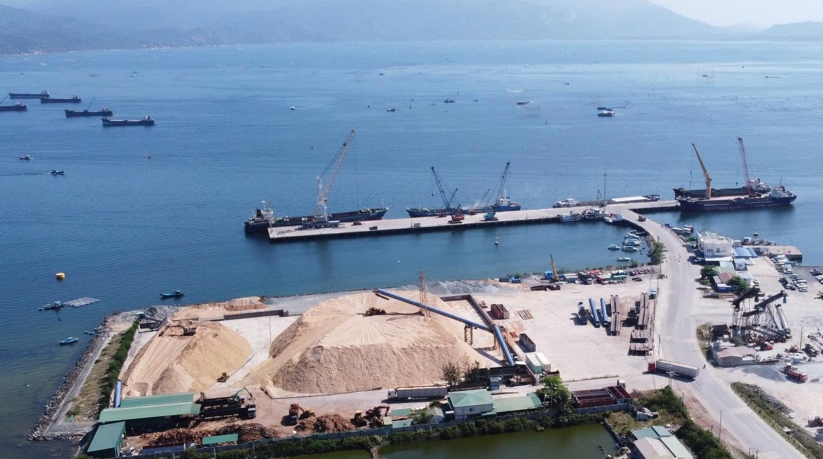 Khánh Hòa yêu cầu áp dụng tiêu chuẩn cảng xanh và thông minh