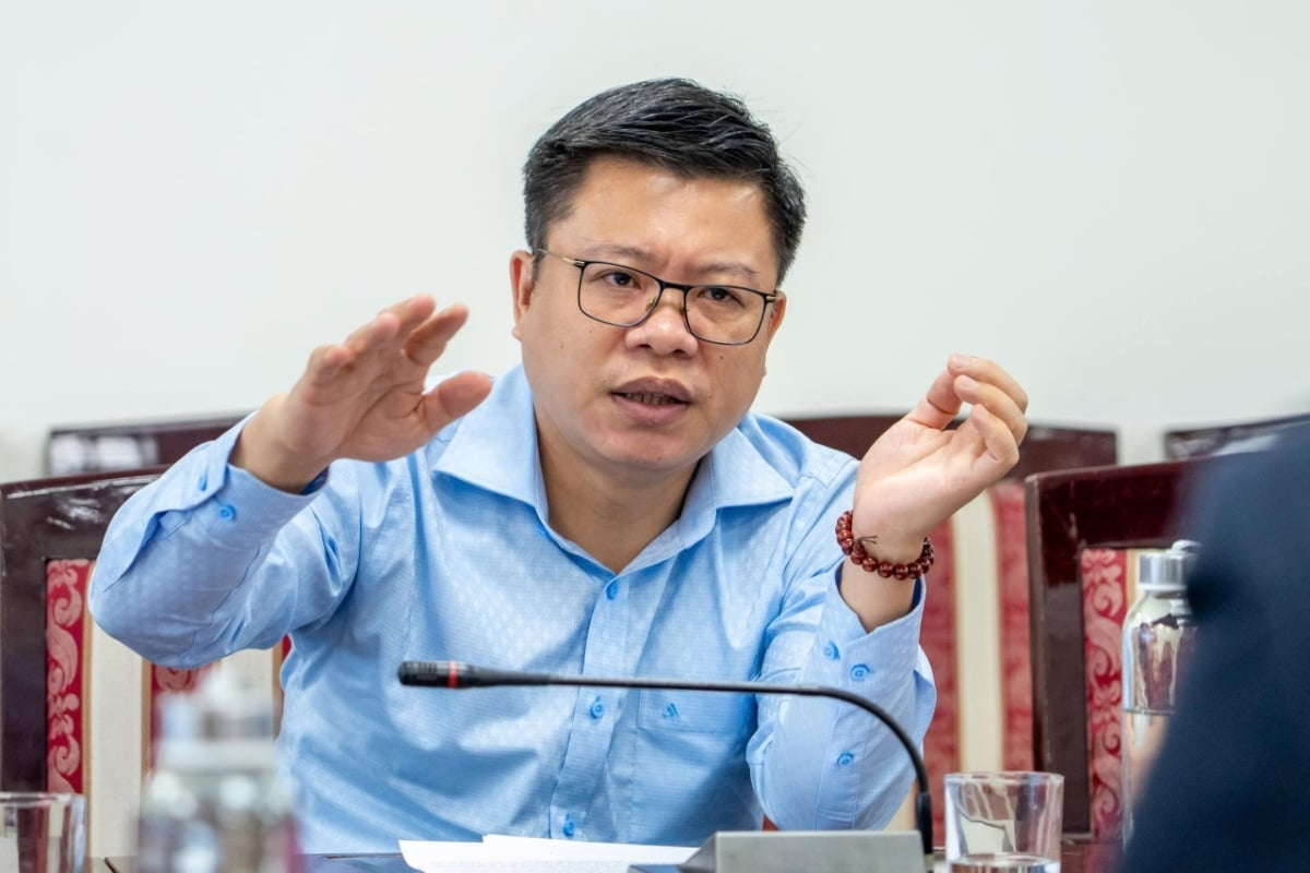 Ông Nguyễn Quốc Toản cho biết, Dự thảo Luật sẽ tạo điều kiện để chuyển từ mô hình khai thác biển theo từng ngành riêng lẻ sang quản trị tổng hợp không gian biển, thúc đẩy liên kết giữa năng lượng, logistics, cảng biển, nuôi biển, du lịch và công nghiệp biển, hình thành các chuỗi giá trị mới có sức cạnh tranh quốc tế. Ảnh: Trường Giang.